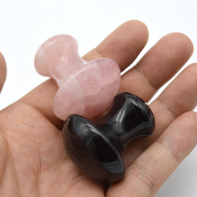 Kit de massagem de pedras preciosas naturais 35 * 40mm Quartzo rosa feito à mão e pedras em forma de cogumelo de obsidiana preta para cura