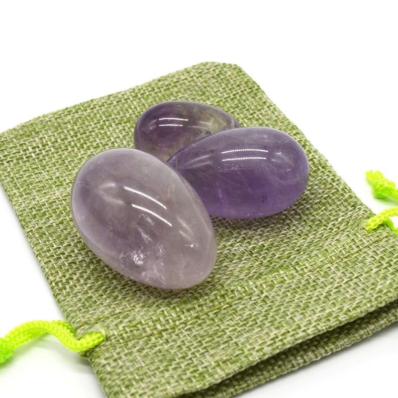 OEM aceita ovos de Yoni esculpidos para exercício vaginal ovos de jade de ametista natural perfurado