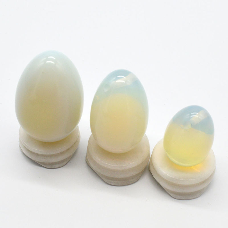 Ovo de Yoni de Opalite gravado para meditação e magia Pedra preciosa polida Quartzo mágico Opal