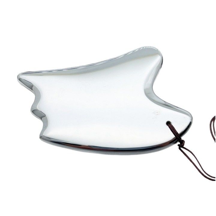 O instrumento de massagem facial de placa natural Terahertz Gua Sha Massagem em forma de coração de prata para raspagem e tratamento de pontos de gatilho