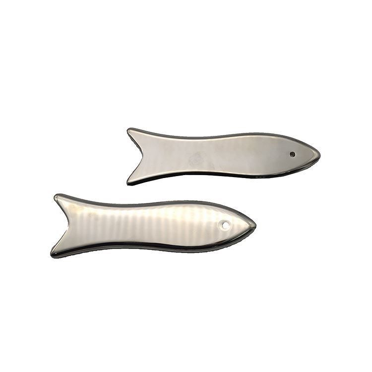 Tabela de Guasha de aço inoxidável em forma de peixe Ferramenta de massagem tradicional de Guasha de metal para cuidados de saúde do rosto e do corpo