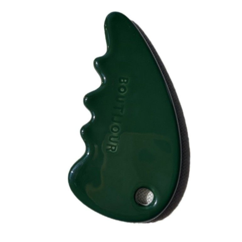 Massagista facial Gua Sha Stone em cor verde para auto-cuidado da pele e salão de beleza